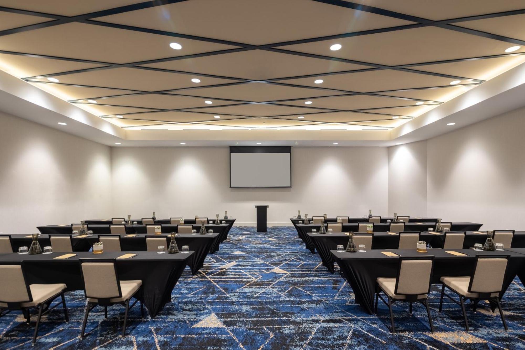 Отель Crowne Plaza Atlanta Ne - Норкросс Экстерьер фото
